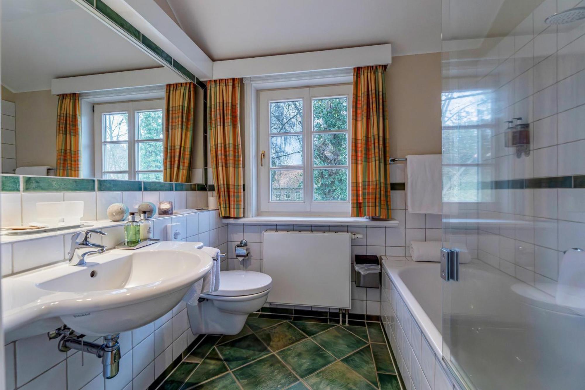 Seehotel Zarrentin Zarrentin am Schaalsee エクステリア 写真